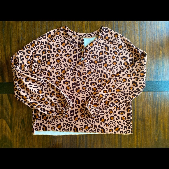 Cozy cheetah print lounge shirt - Picture 3 of 3
